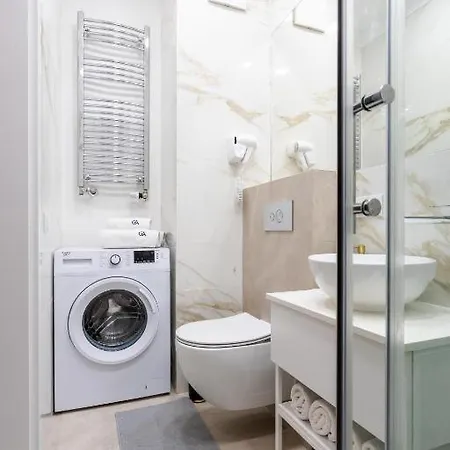 Lejlighed Close- Urban Chic - Luxury - Mennica - 4 Bedrooms Warszawa
