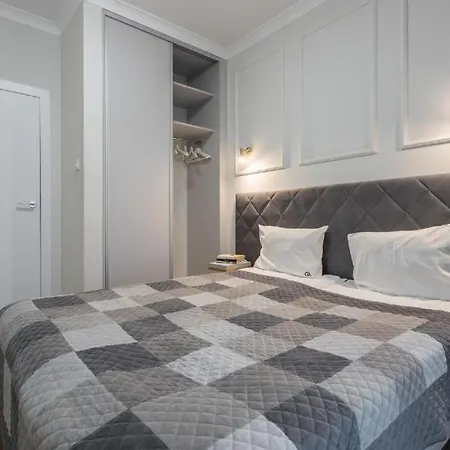 Close- Urban Chic - Luxury - Mennica - 4 Bedrooms