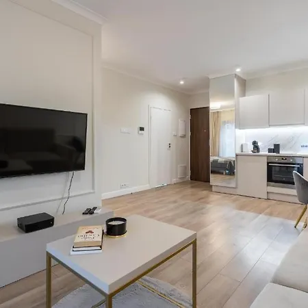 Close- Urban Chic - Luxury - Mennica - 4 Bedrooms * Warszawa