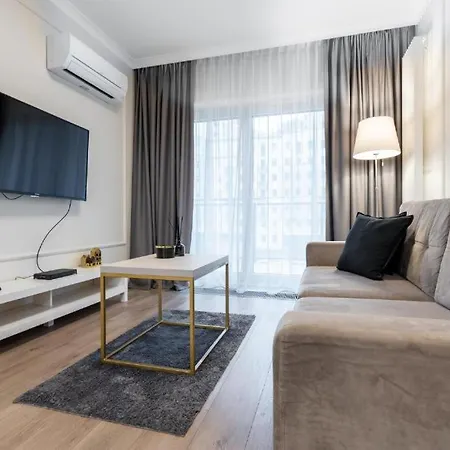 Close- Urban Chic - Luxury - Mennica - 4 Bedrooms Апартаменты Варшава