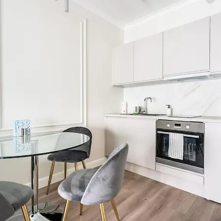 Close- Urban Chic - Luxury - Mennica - 4 Bedrooms *