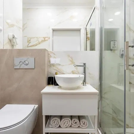 Close- Urban Chic - Luxury - Mennica - 4 Bedrooms *