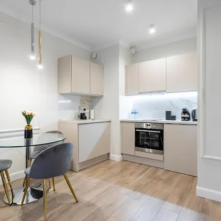 Close- Urban Chic - Luxury - Mennica - 4 Bedrooms Апартаменты